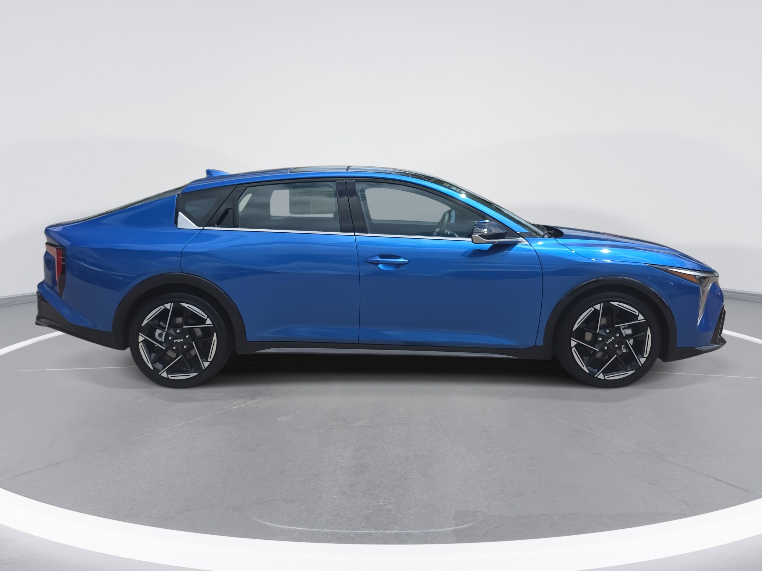 2025 Kia K4 GT-Line photo 4