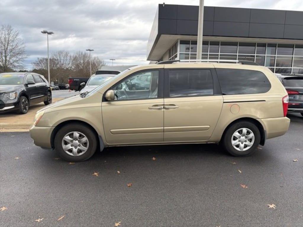 Used 2009 Kia Sedona LX Van