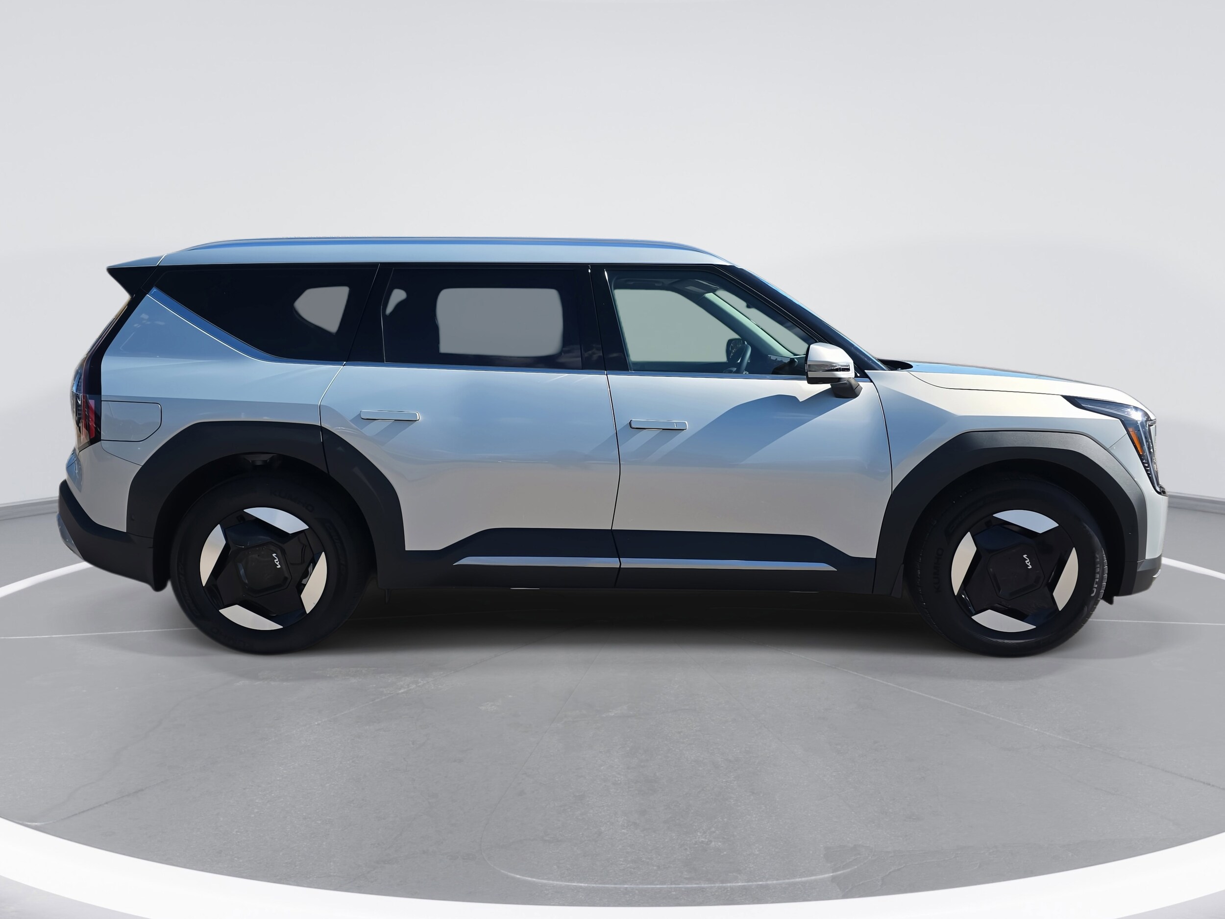 2026 Kia EV9 Wind AWD photo 2