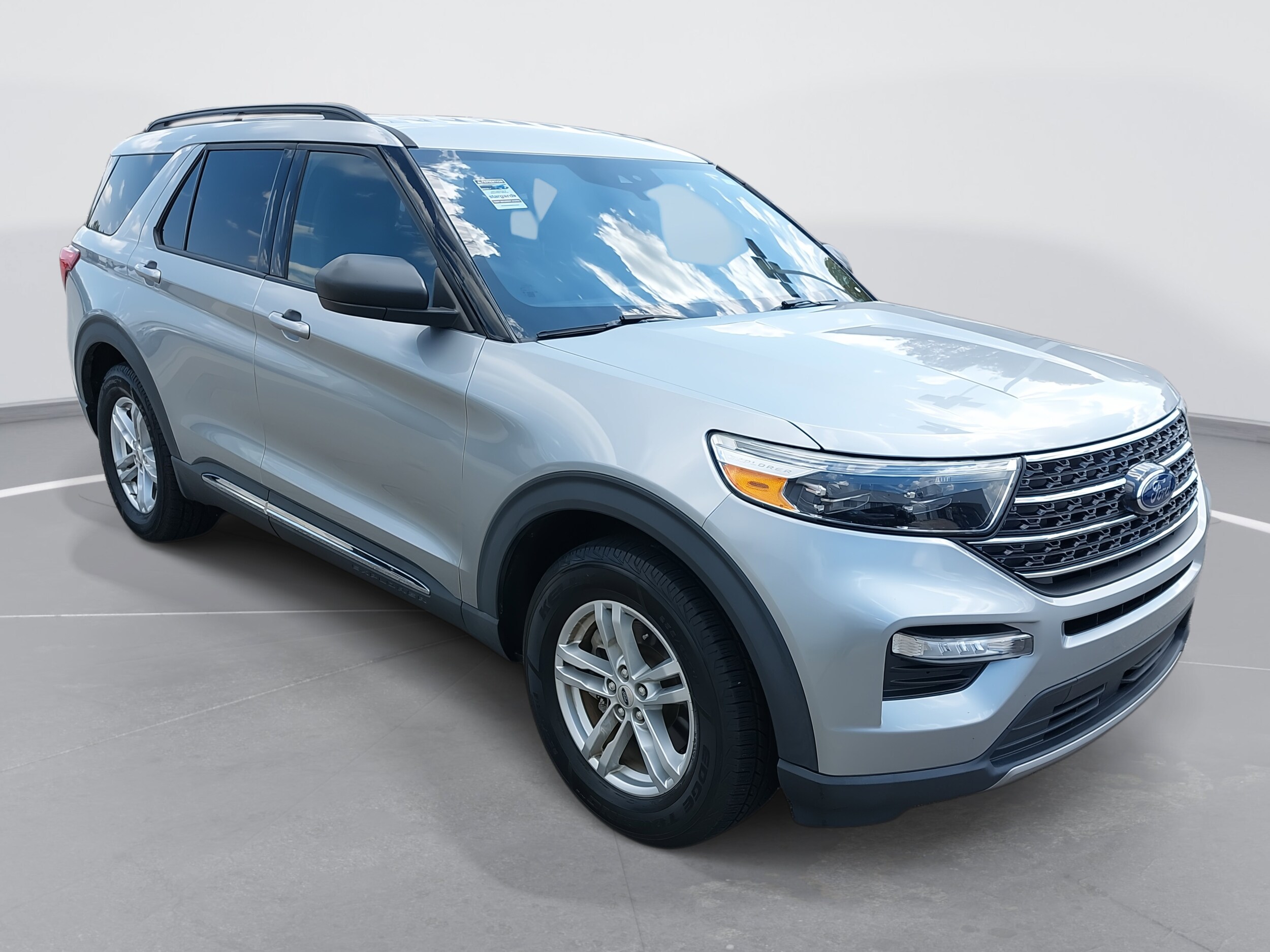 2020 Ford Explorer XLT photo 3