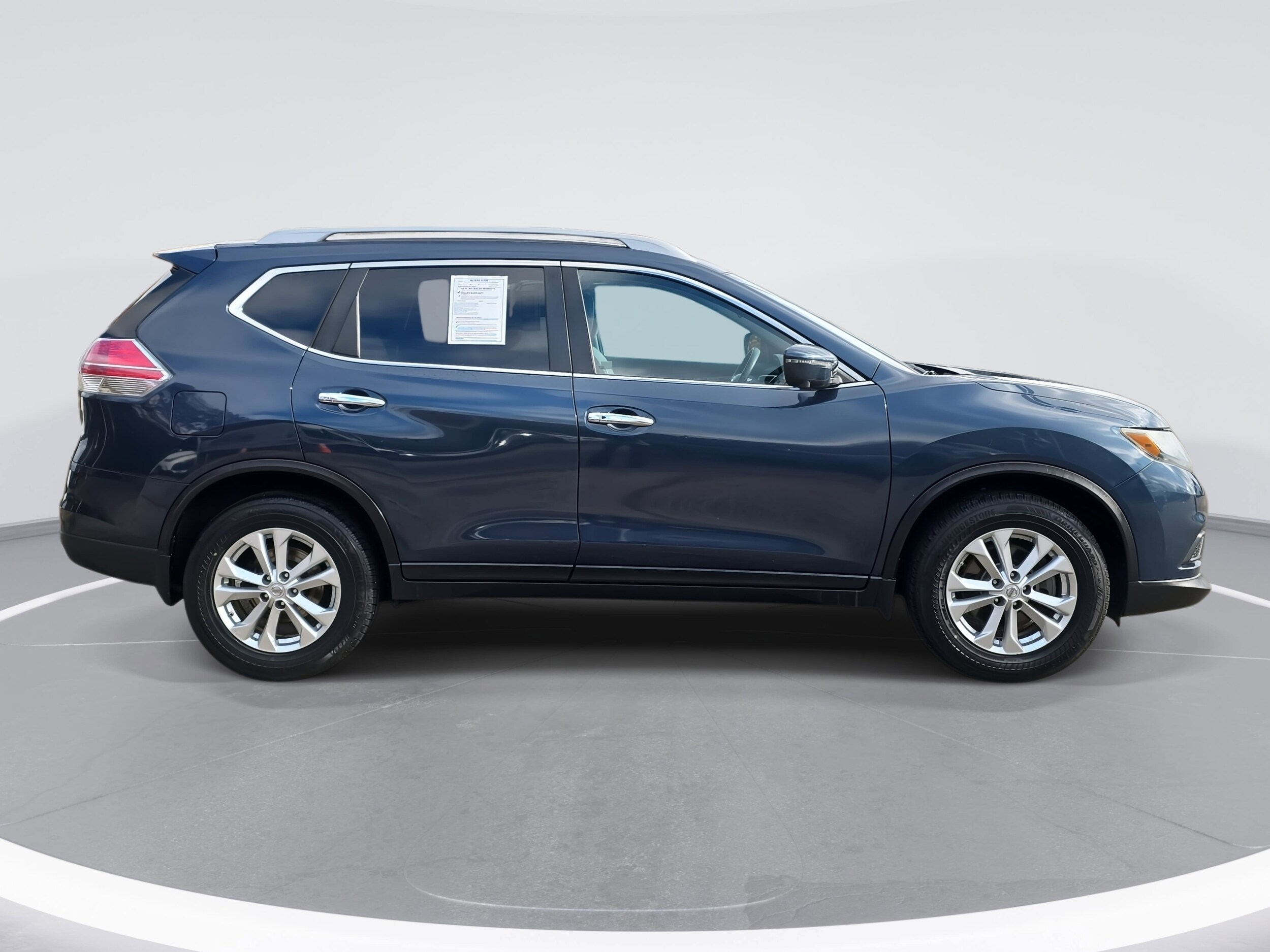 2016 Nissan Rogue SV photo 4