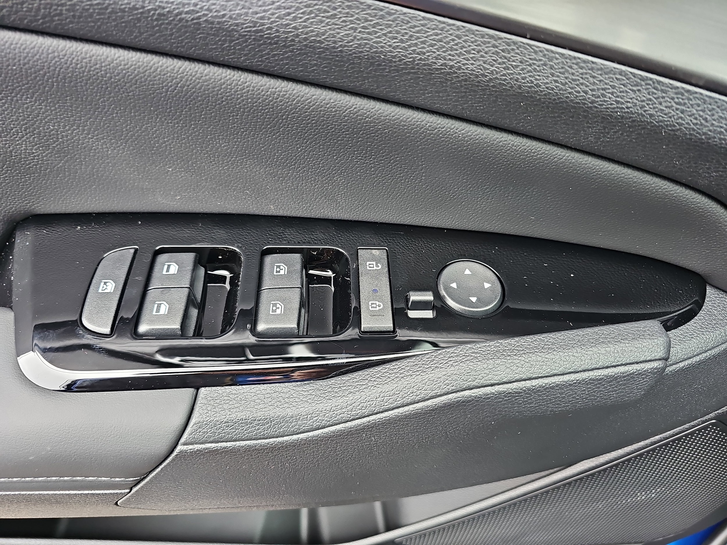 2025 Kia Sportage EX - Photo 28