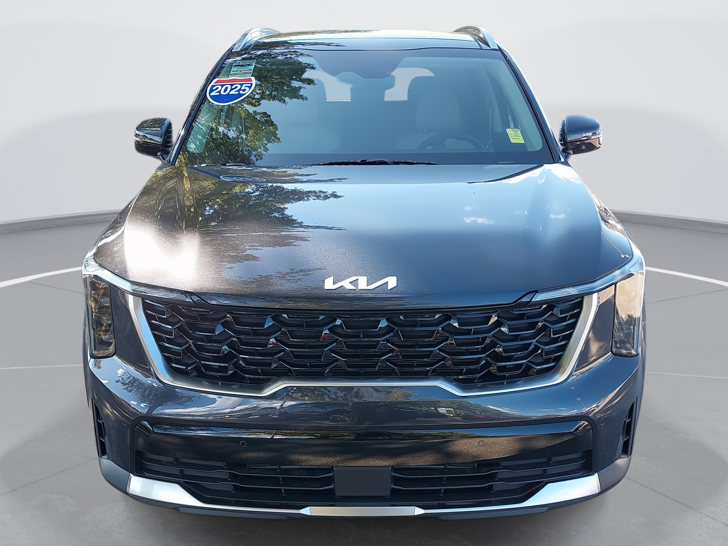 2025 Kia Sorento S photo 2