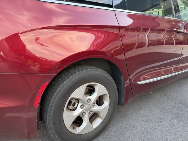 2017 Chrysler Pacifica Touring Plus photo 4