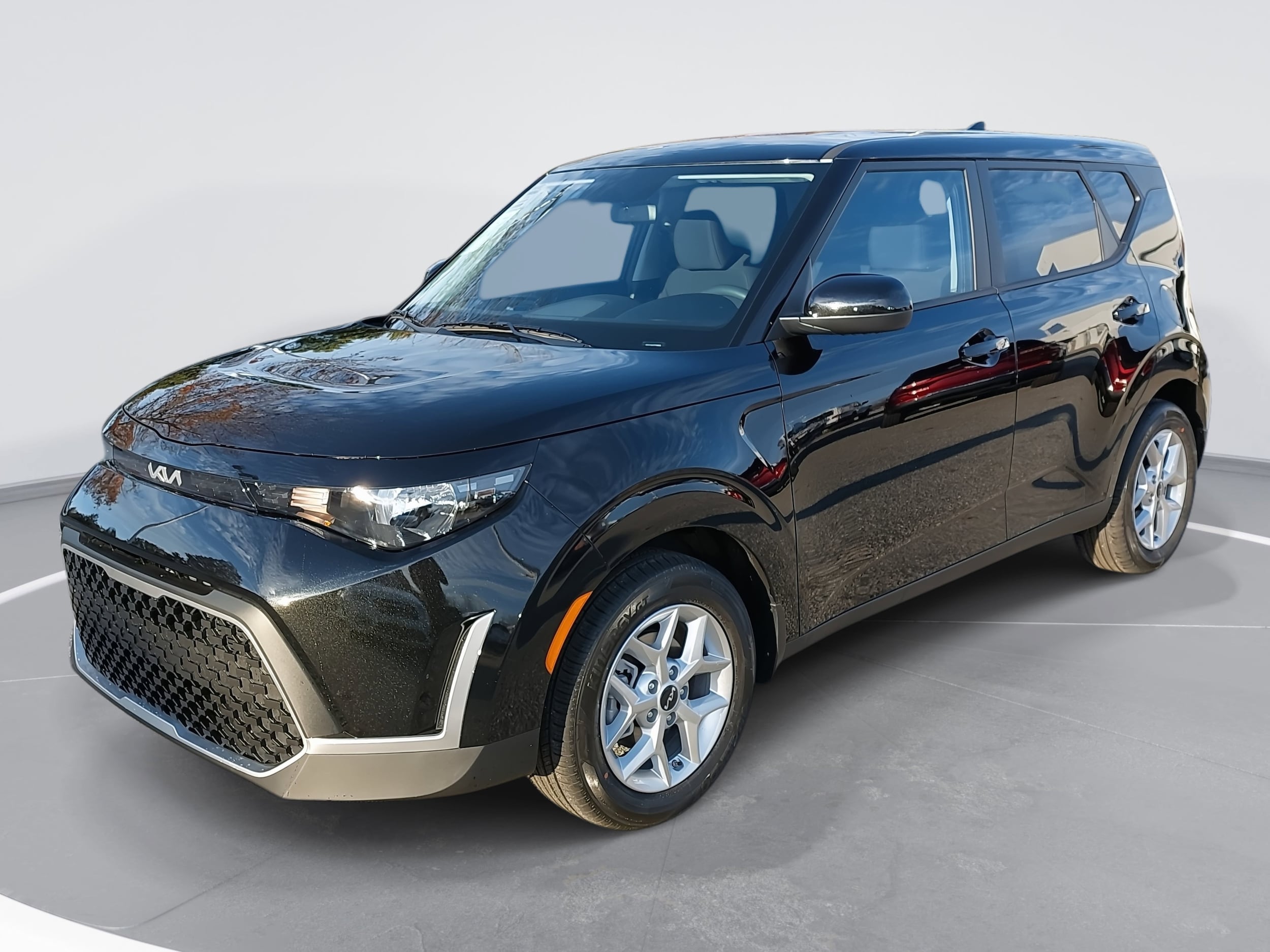 2025 Kia Soul LX's photo