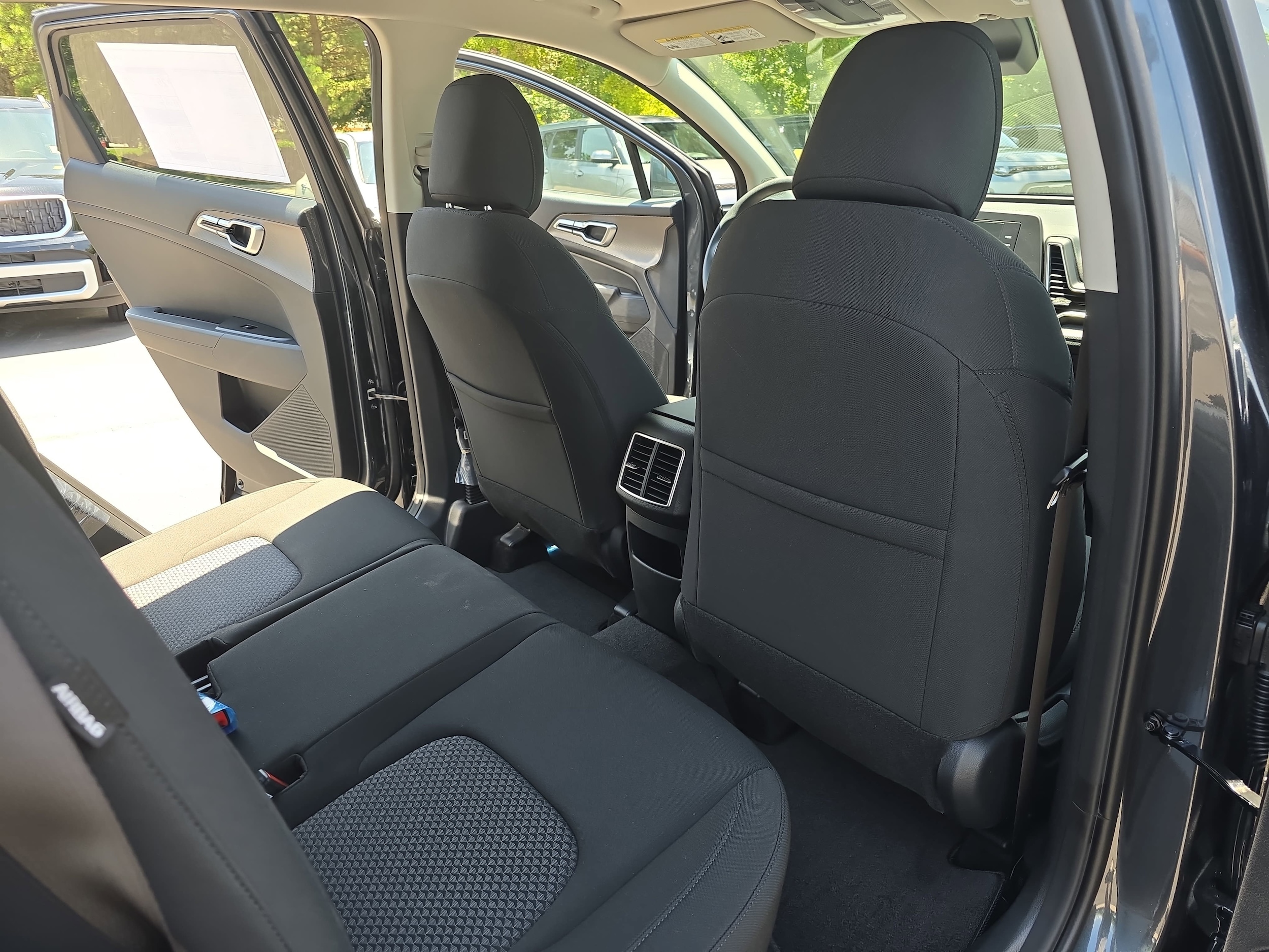 2025 Kia Sportage LX - Photo 11