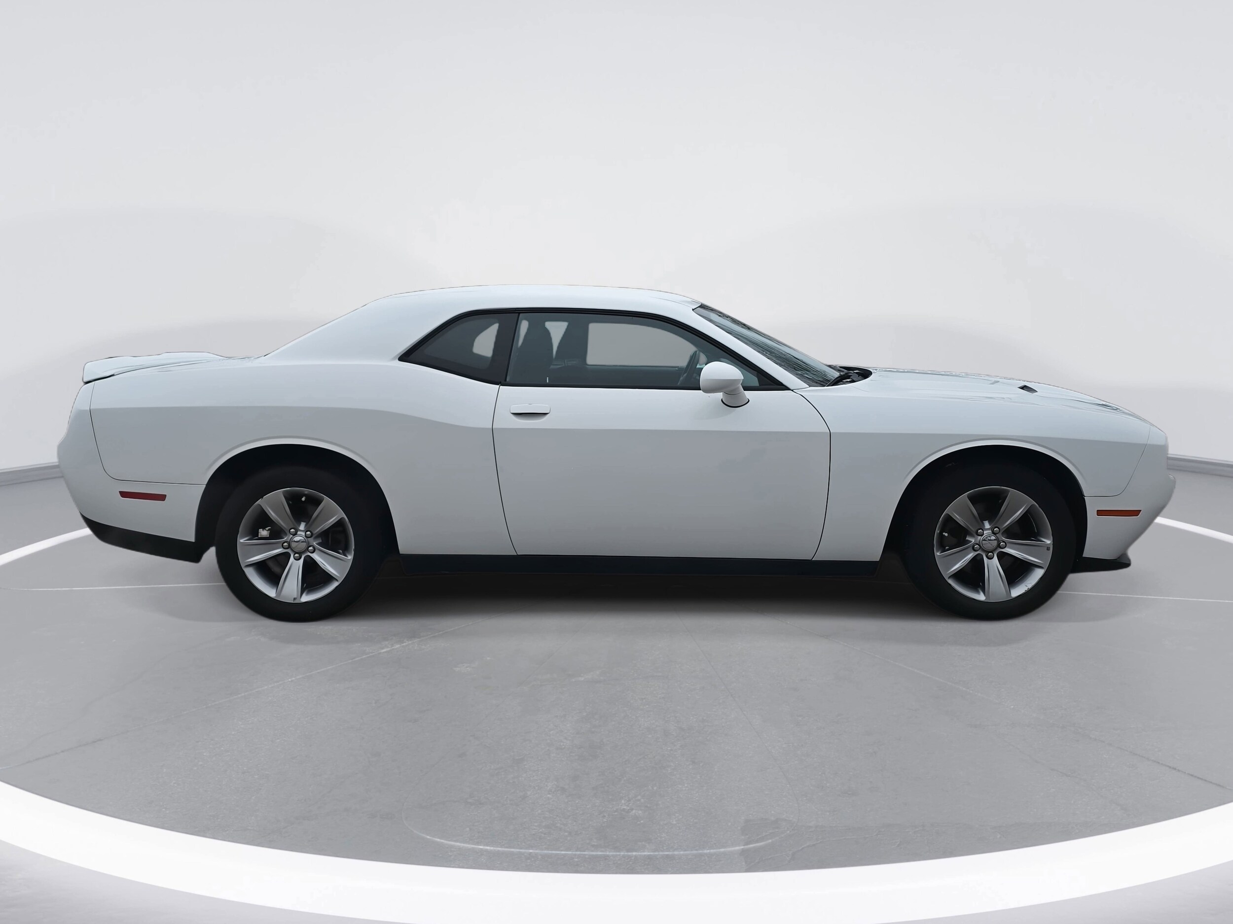 2019 Dodge Challenger SXT photo 4