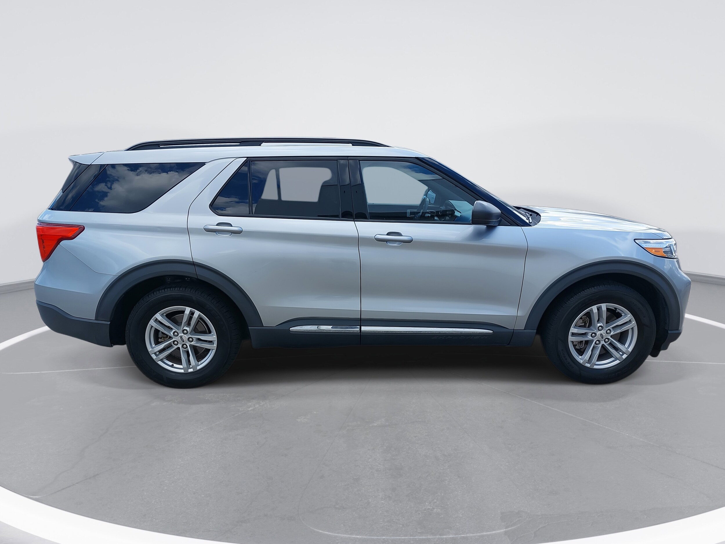 2020 Ford Explorer XLT photo 4