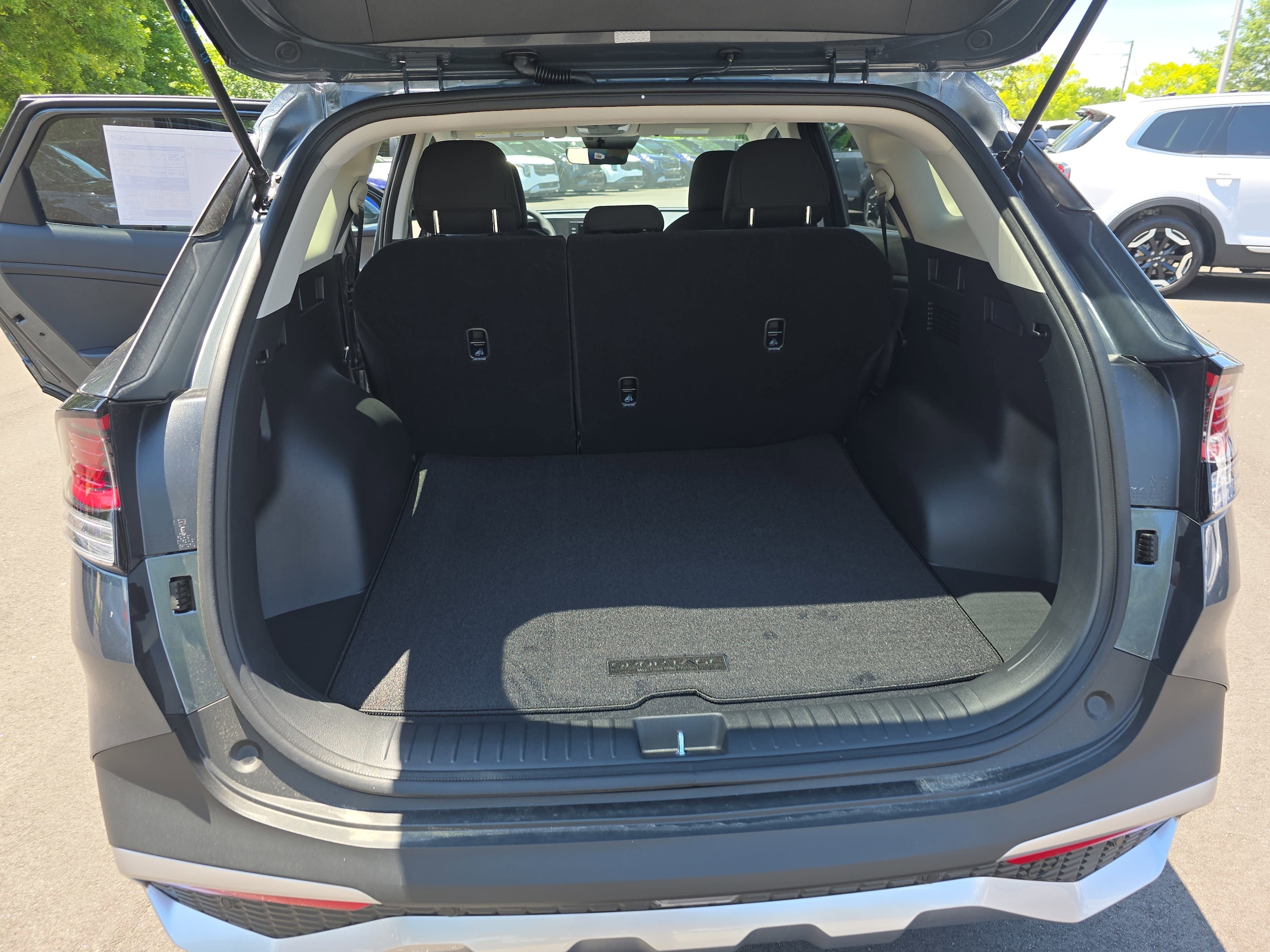 2025 Kia Sportage LX - Photo 12