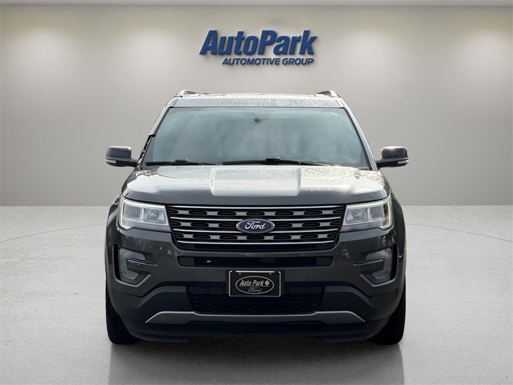 2017 Ford Explorer XLT photo 2