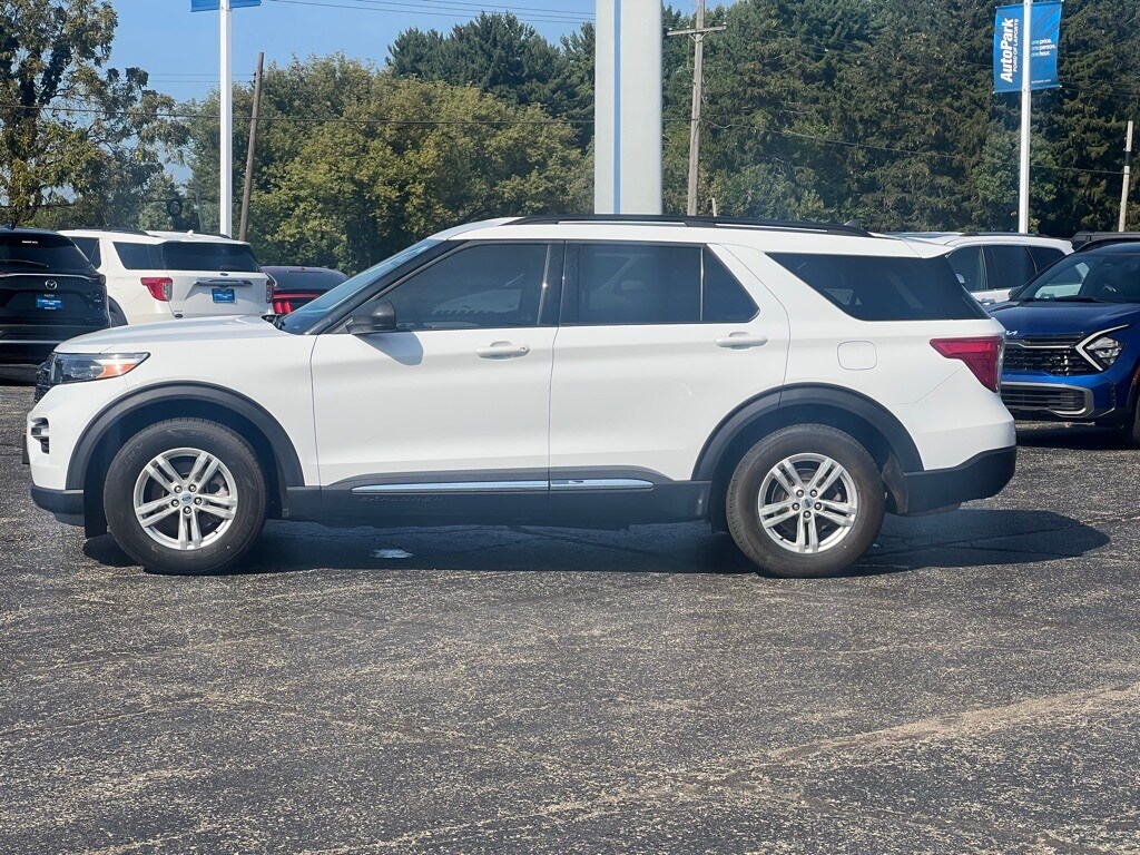 2023 Ford Explorer XLT photo 3