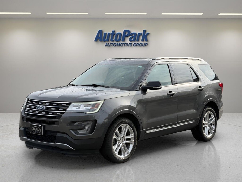 2017 Ford Explorer XLT photo 3