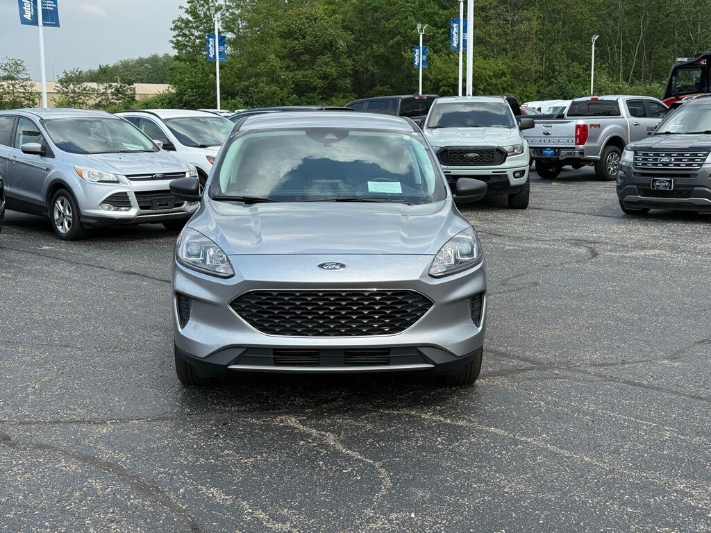 2022 Ford Escape SE photo 2
