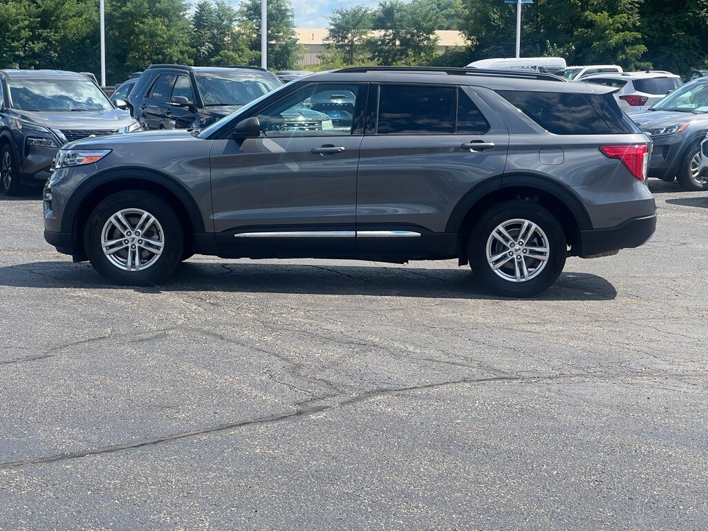 2023 Ford Explorer XLT photo 3