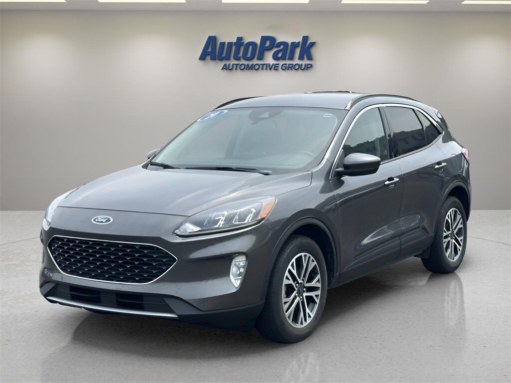 2020 Ford Escape SEL photo 3