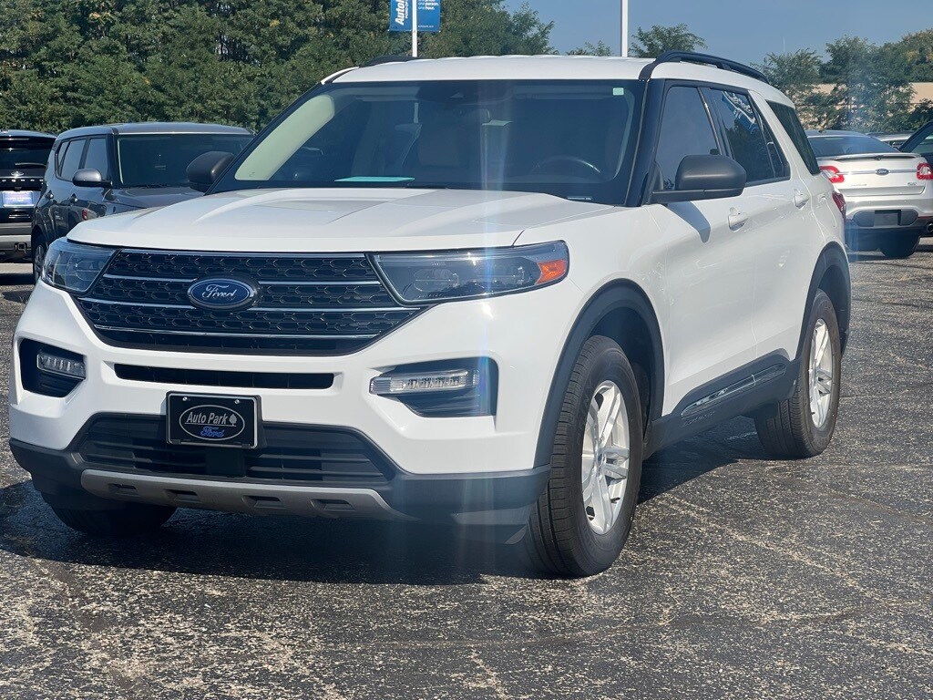 2023 Ford Explorer XLT photo 2