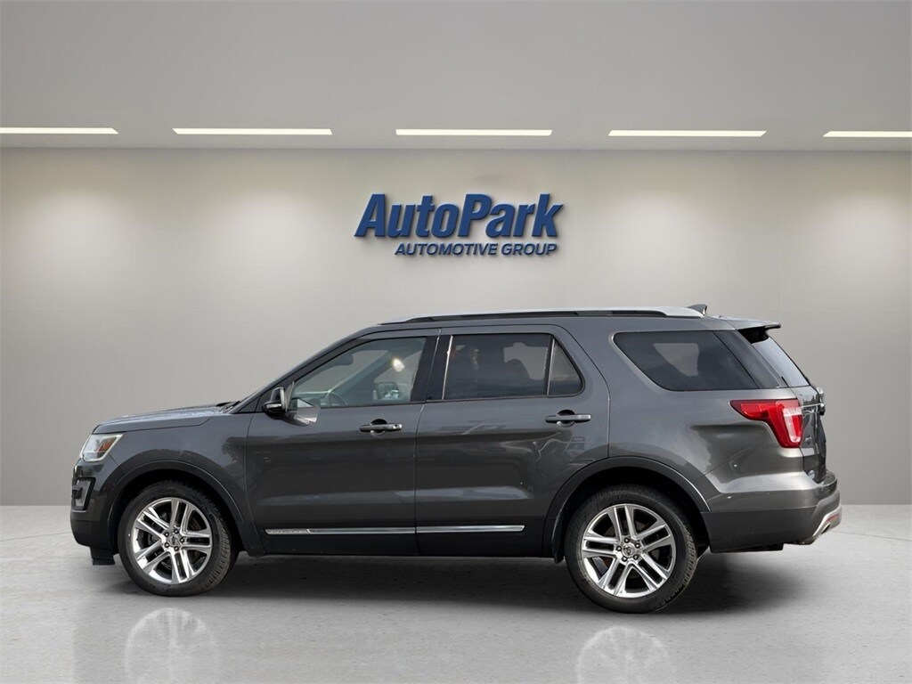 2017 Ford Explorer XLT photo 4