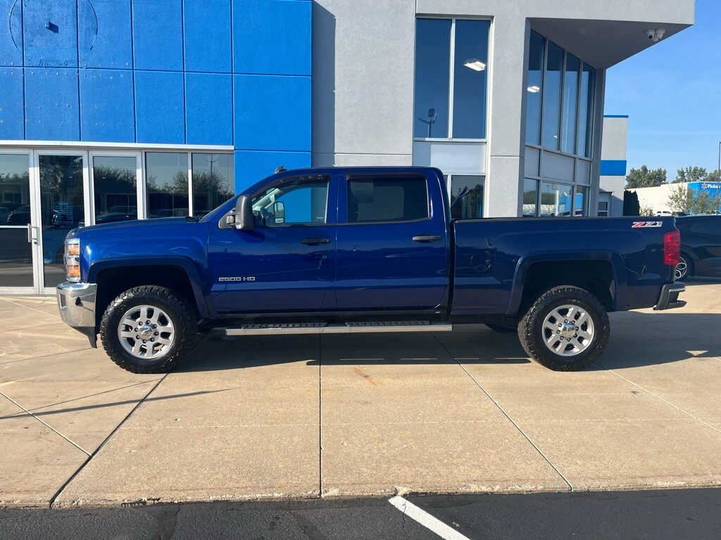 2015 Chevrolet Silverado 2500HD LT photo 4