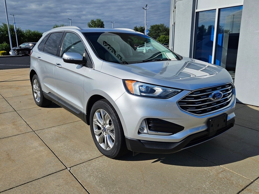 2019 Ford Edge Titanium photo 4