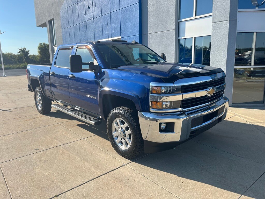 2015 Chevrolet Silverado 2500HD LT photo 2