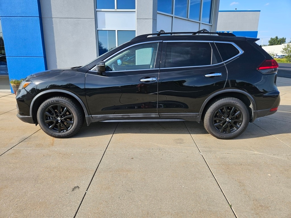Used 2017 Nissan Rogue SV with VIN 5N1AT2MV8HC822516 for sale in Plymouth, IN