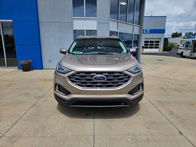 2020 Ford Edge Titanium photo 2