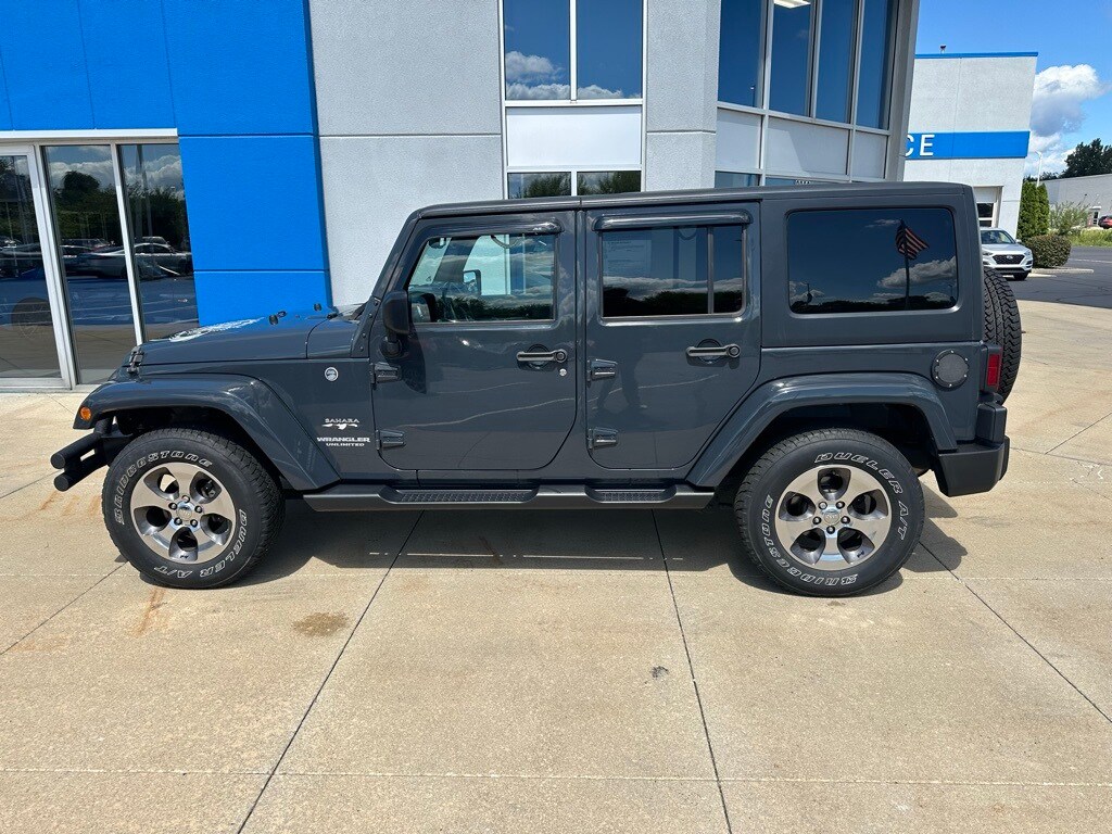 2017 Jeep Wrangler Unlimited Sahara photo 2