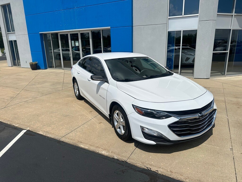 2021 Chevrolet Malibu photo 3
