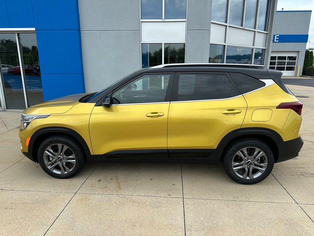 2022 Kia Seltos S photo 2