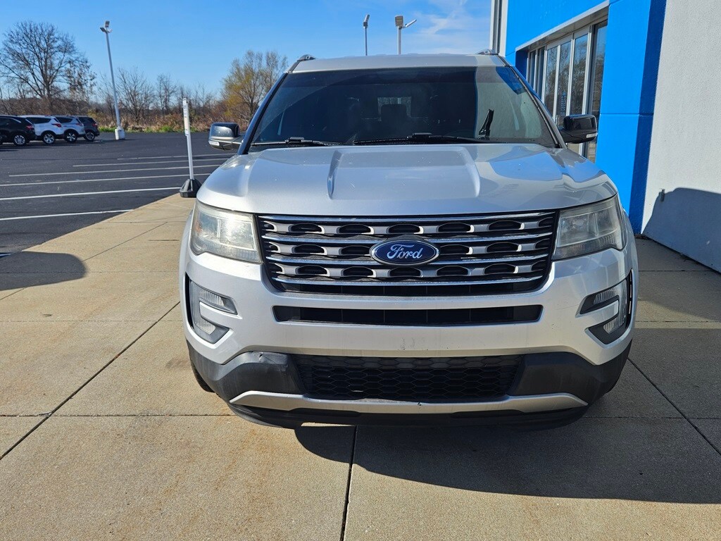 2017 Ford Explorer XLT photo 2