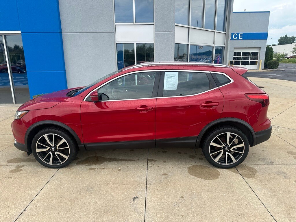 2017 Nissan Rogue Sport SL photo 2