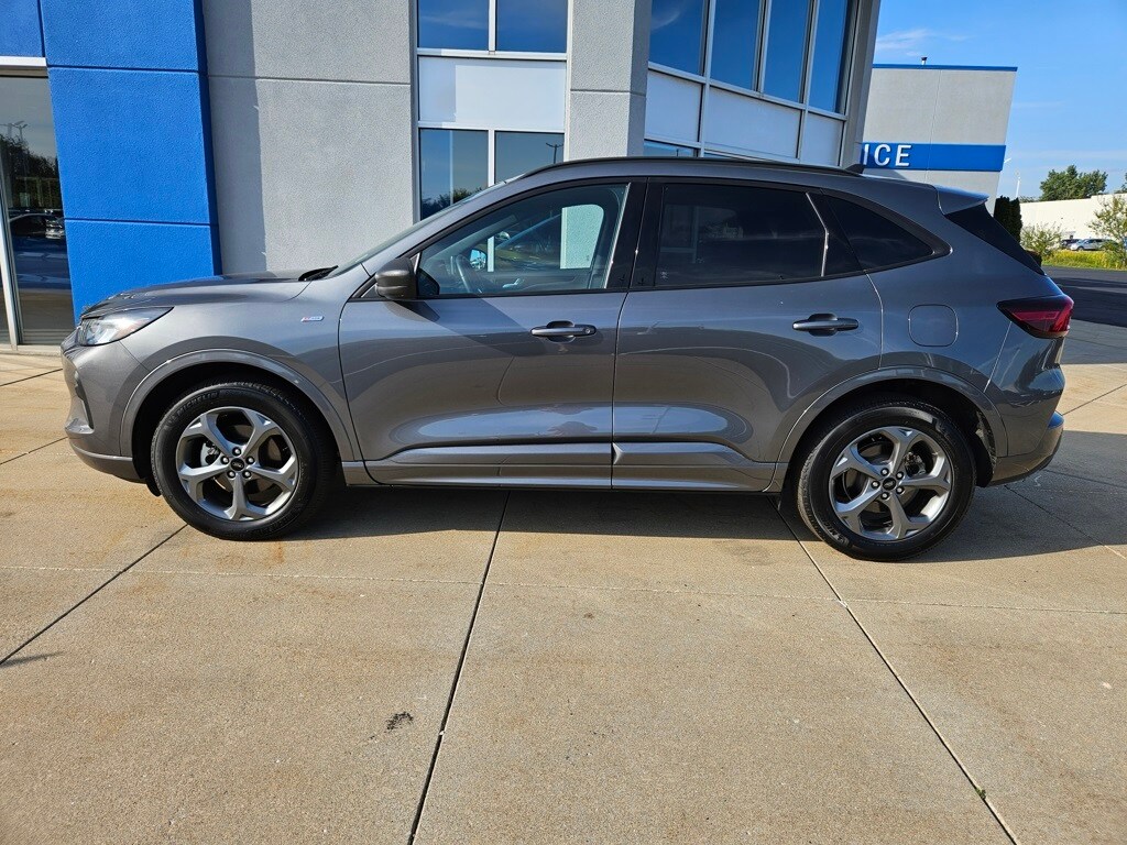 2024 Ford Escape ST-Line photo 2