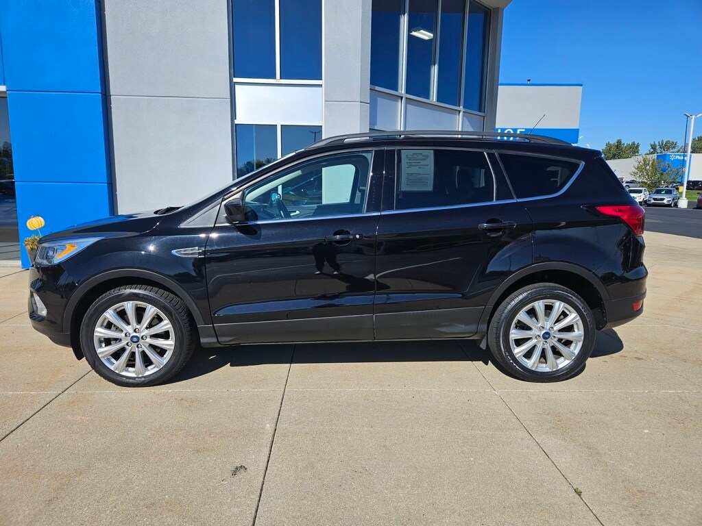 2019 Ford Escape SEL photo 2
