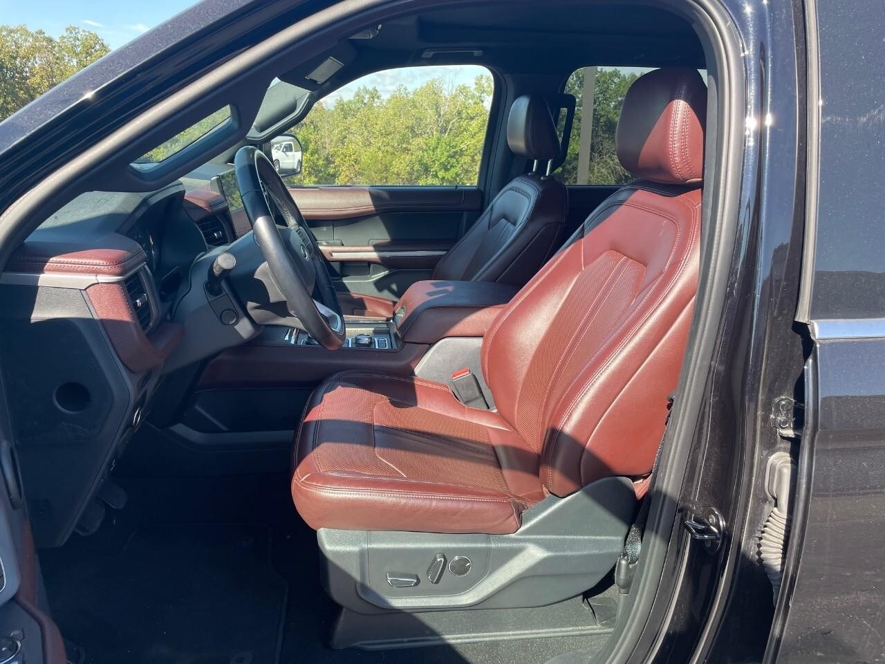 2024 Ford Expedition MAX Limited photo 4