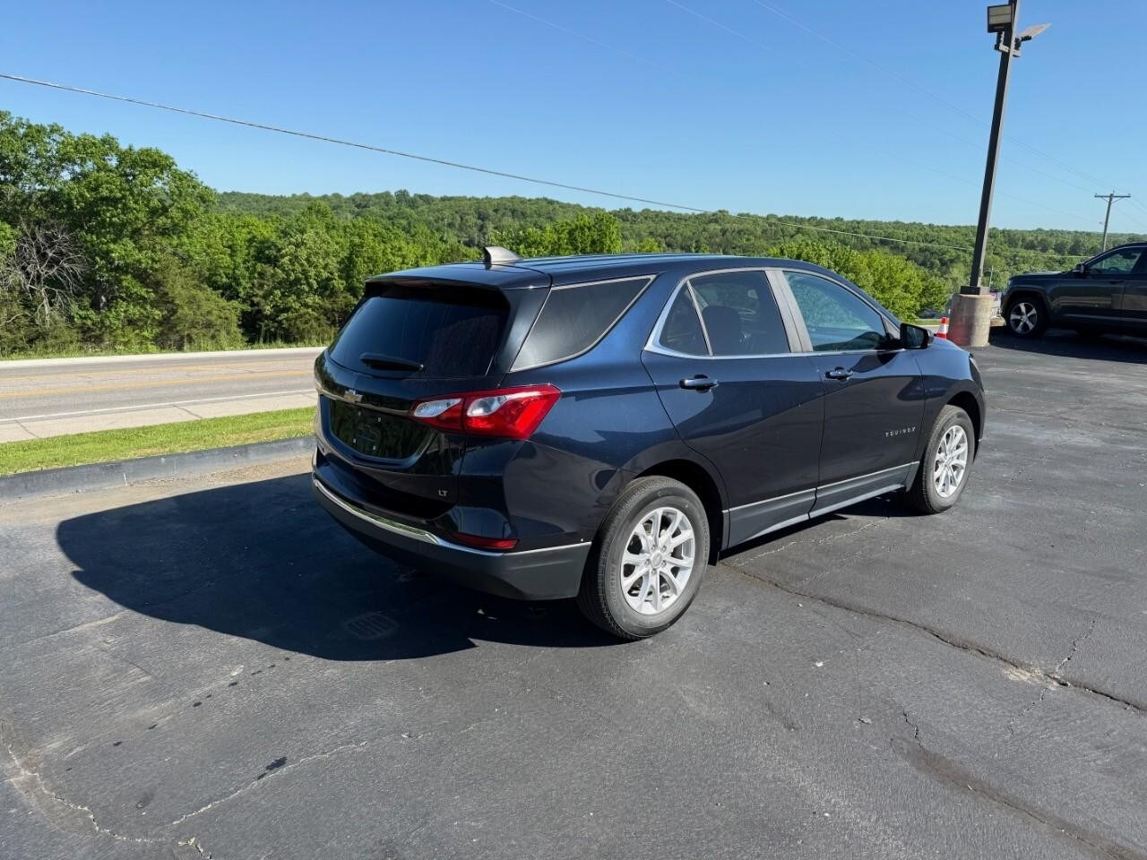 2021 Chevrolet Equinox LT photo 3