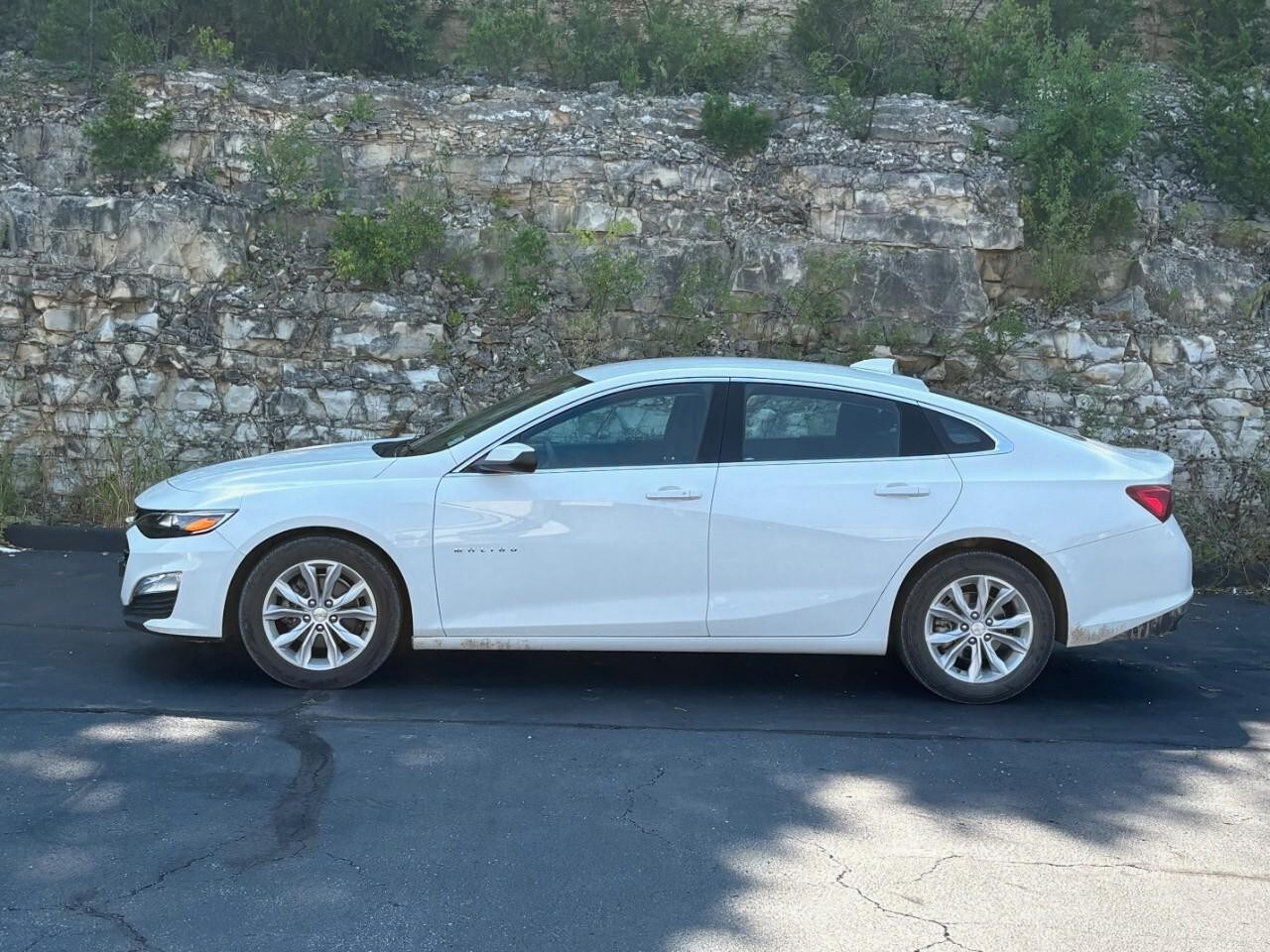 2024 Chevrolet Malibu 1LT photo 2