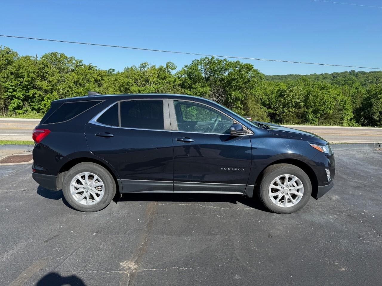 2021 Chevrolet Equinox LT photo 2