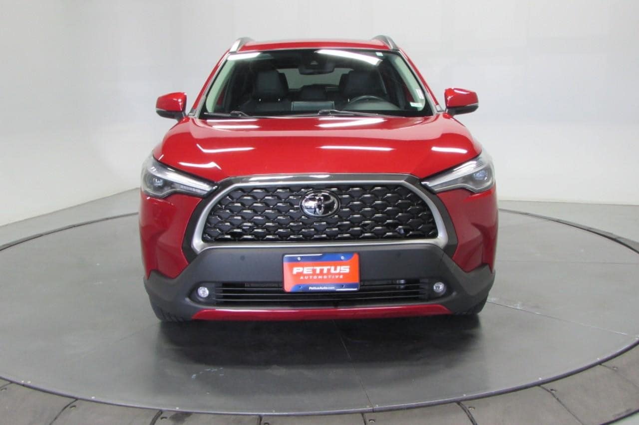 Used 2022 Toyota Corolla Cross XLE with VIN 7MUDAABG8NV010591 for sale in De Soto, MO