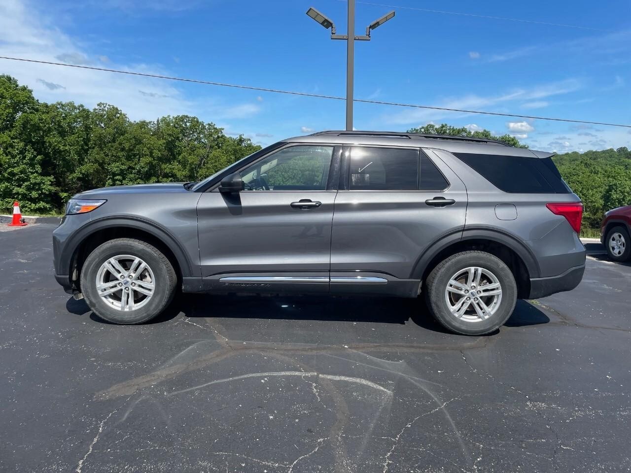 2023 Ford Explorer XLT photo 2