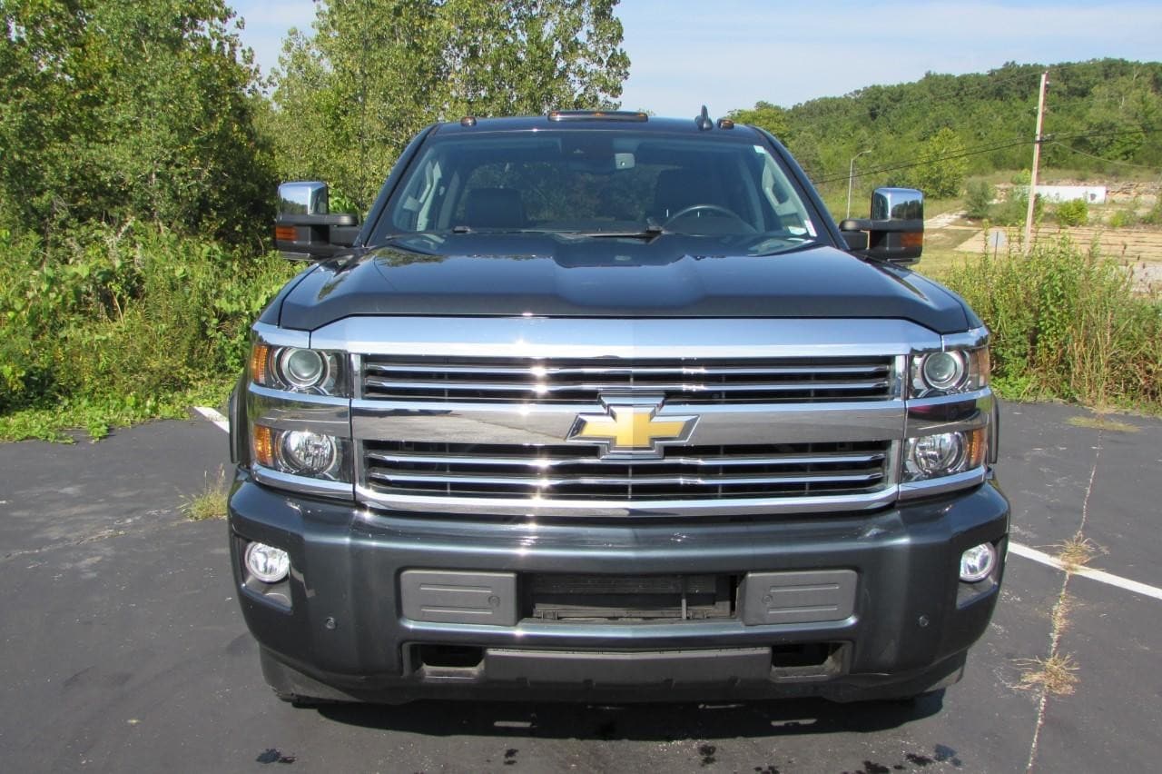 Used 2017 Chevrolet Silverado 3500HD High Country with VIN 1GC1K1EG7HF129145 for sale in De Soto, MO