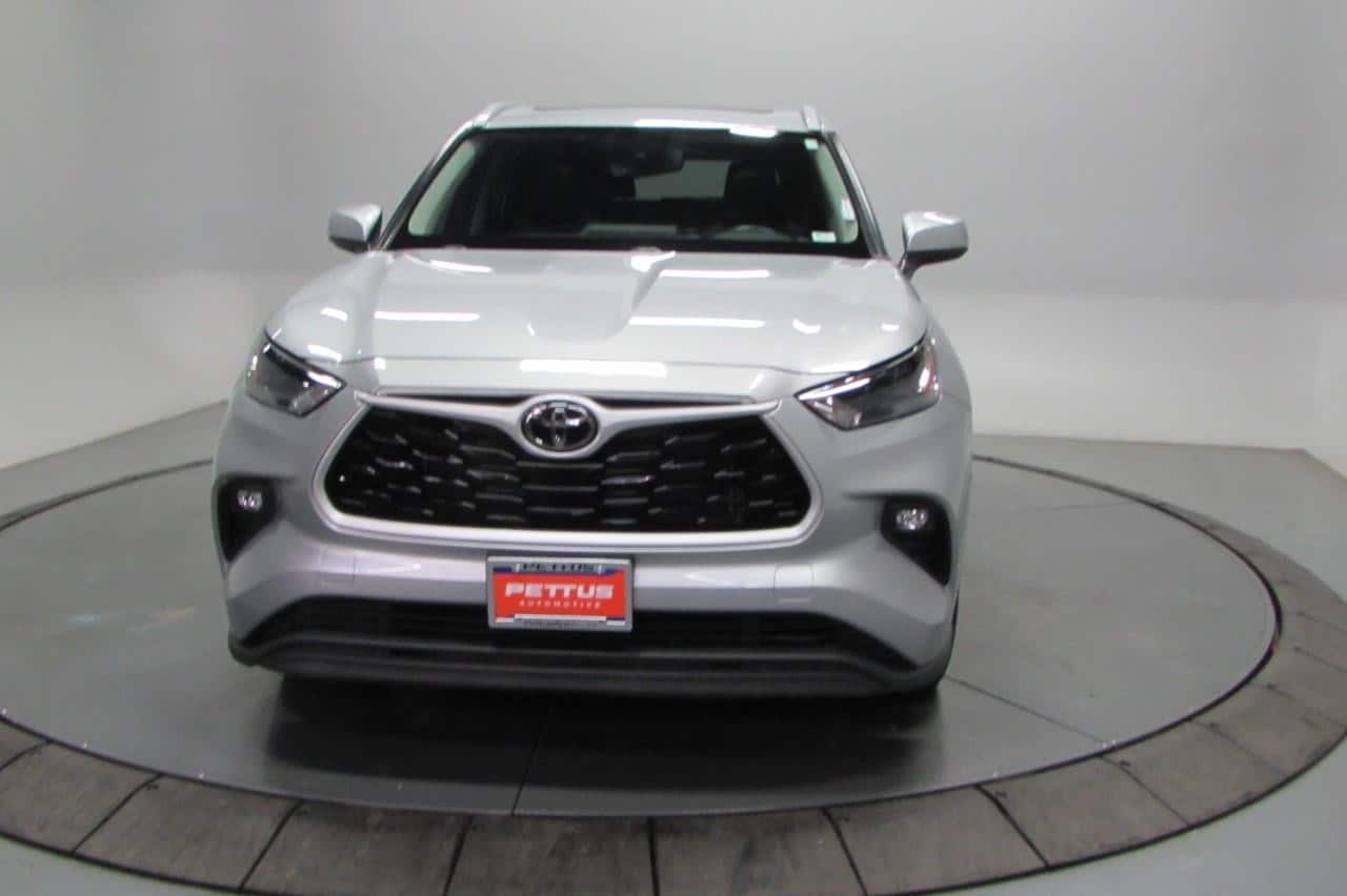 Used 2023 Toyota Highlander XLE with VIN 5TDKDRBH1PS014758 for sale in De Soto, MO