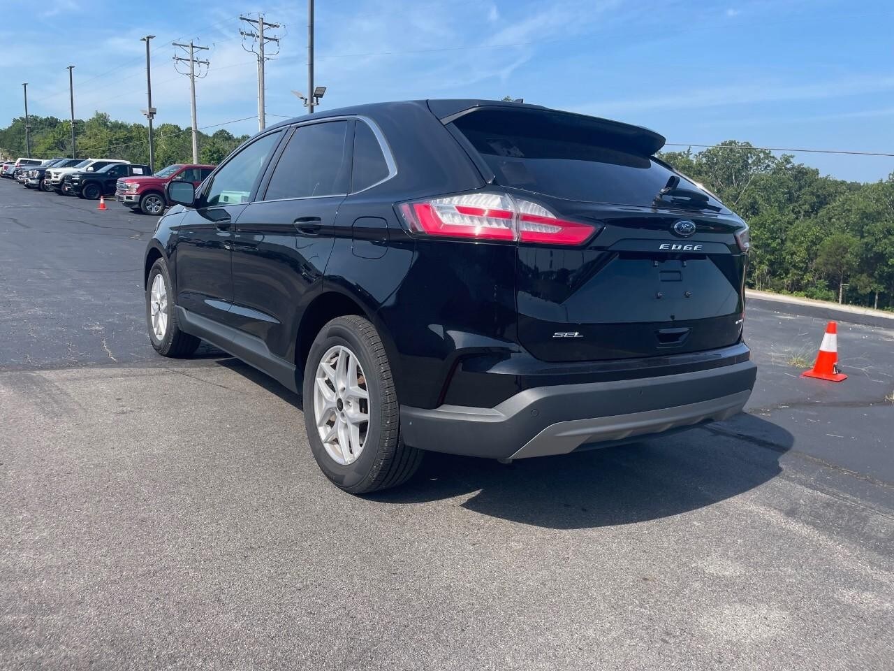 2023 Ford Edge SEL photo 3