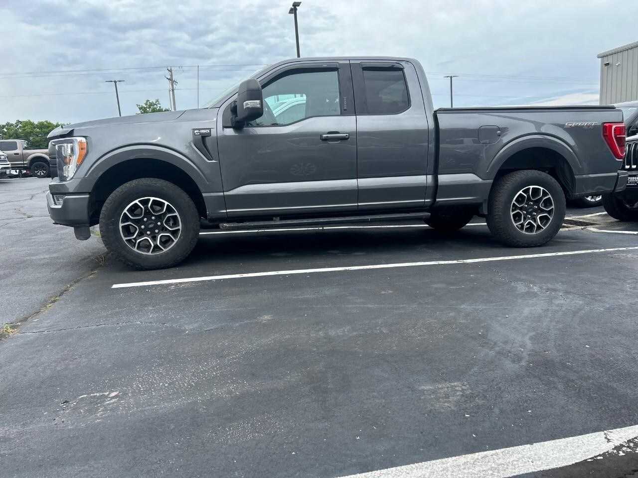 2023 Ford F-150 XLT photo 2