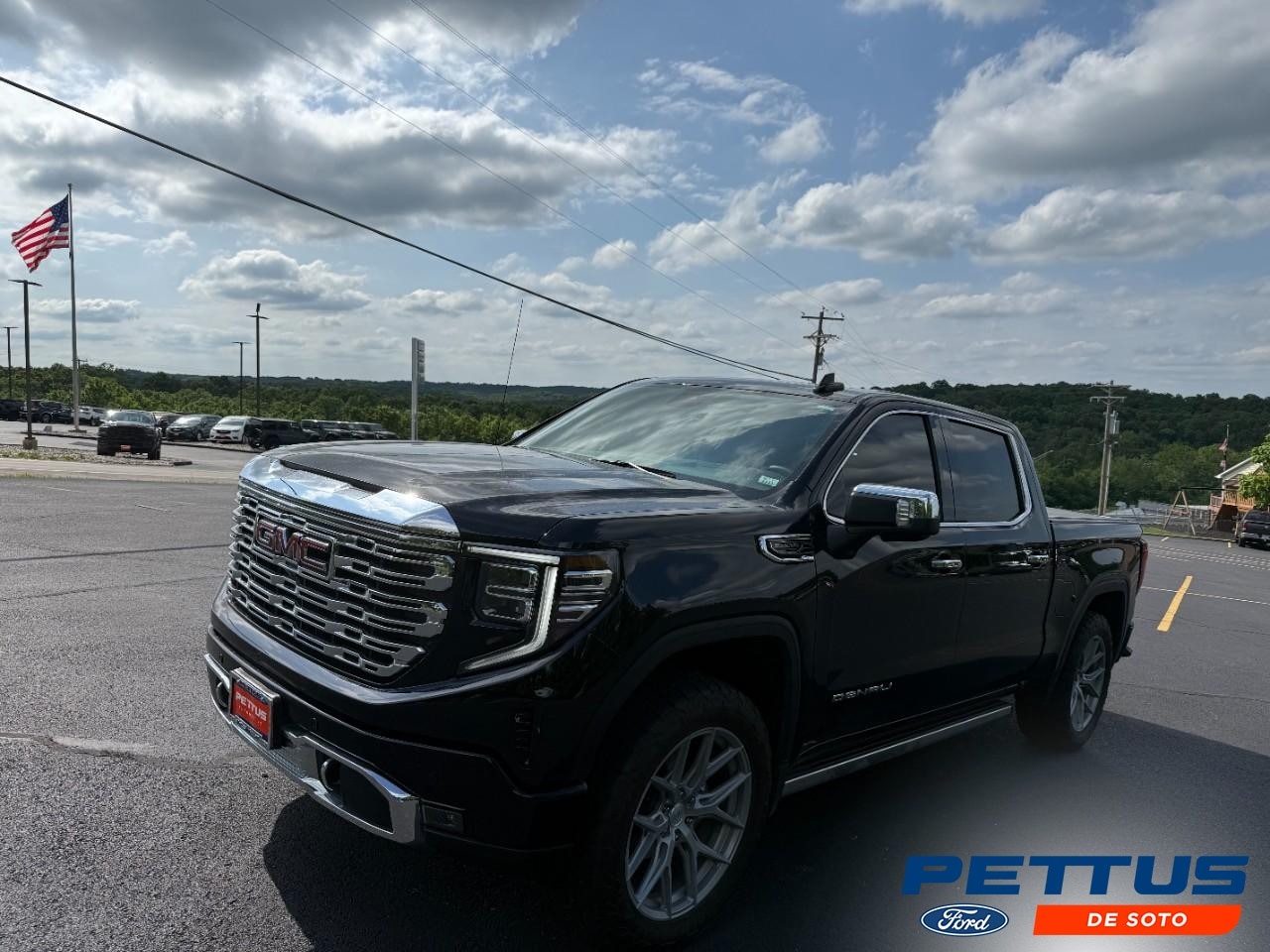 2023 GMC Sierra 4WD Crew Cab Short Box Denali's photo