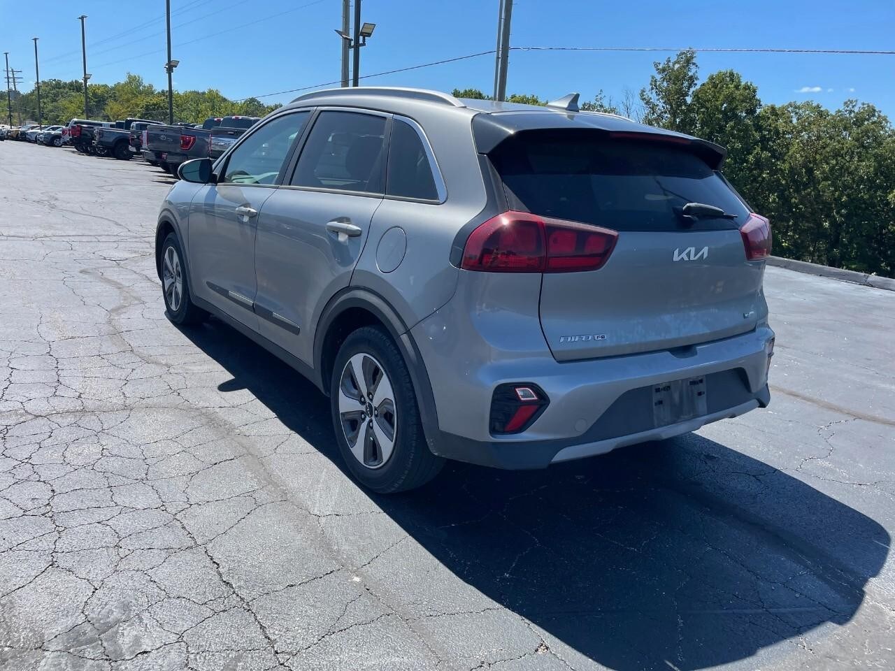 2022 Kia Niro LX photo 2