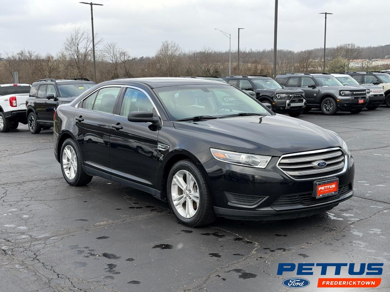 2016 Ford Taurus SE