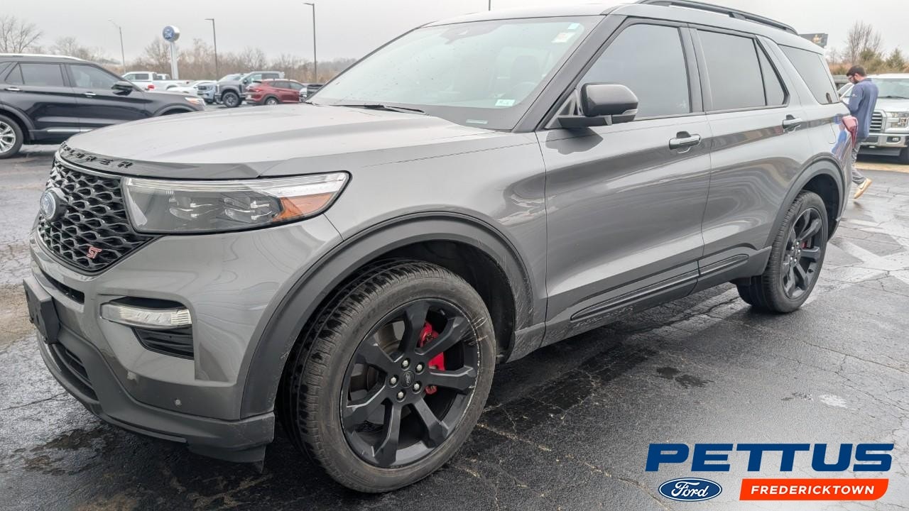 2023 Ford Explorer ST's photo