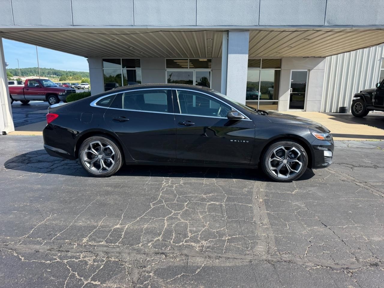 Used 2023 Chevrolet Malibu 1LT with VIN 1G1ZD5ST1PF242831 for sale in Fredericktown, MO