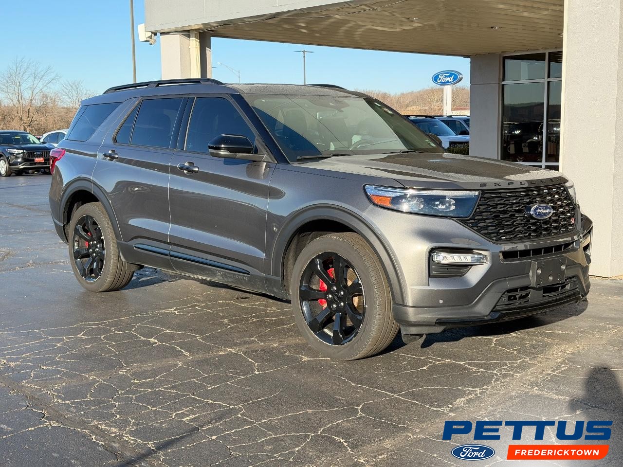 2023 Ford Explorer ST's photo