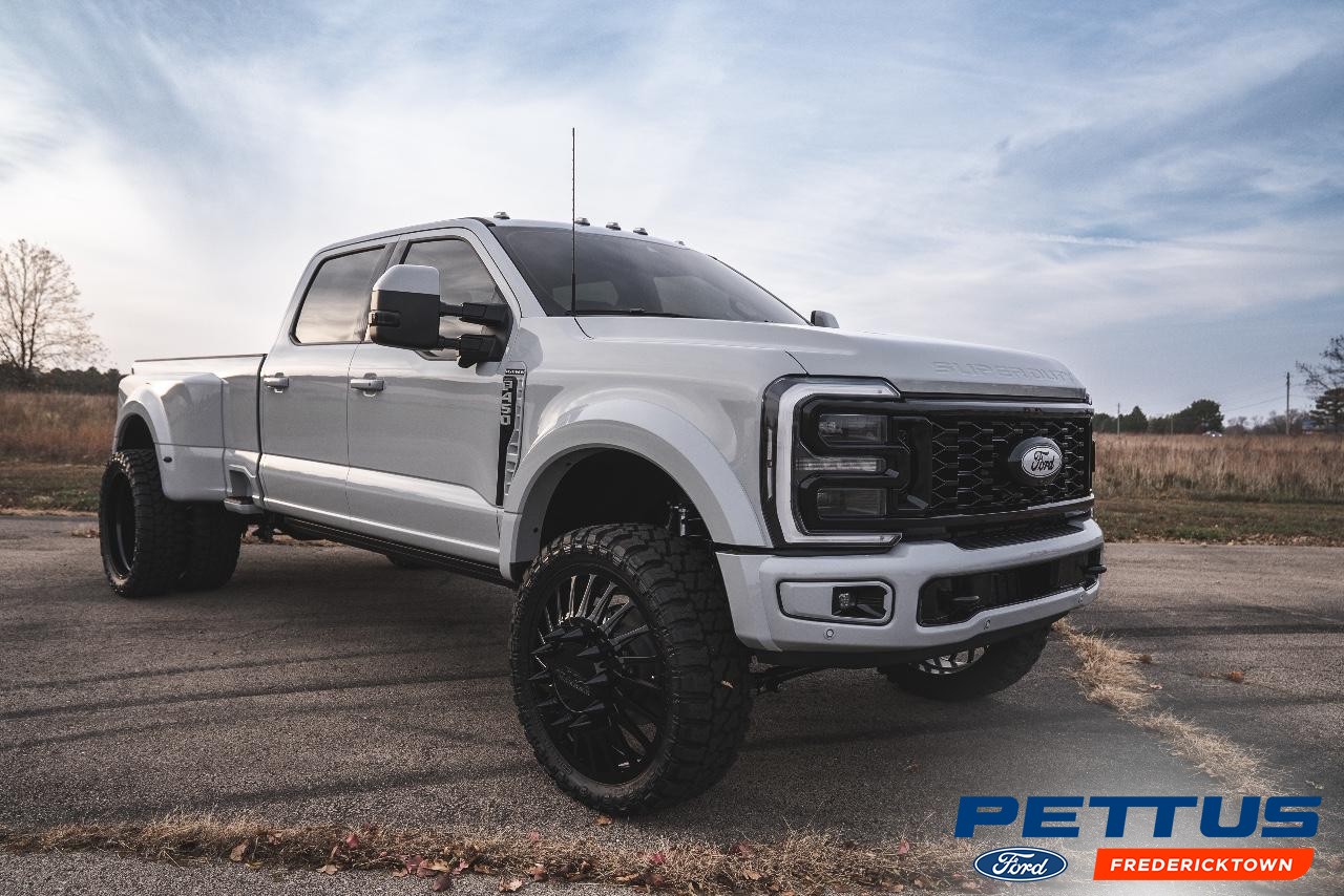 2026 Ford F-450 Super Duty Platinum's photo